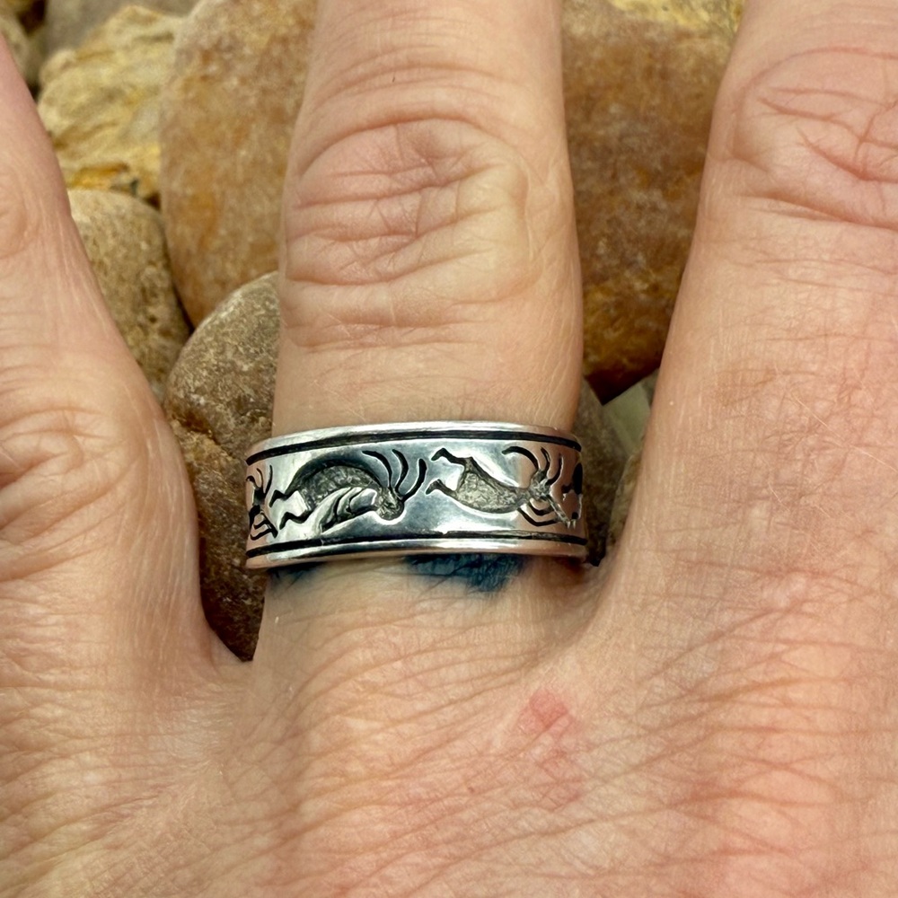 Vintage Shube’s Dakota West Sterling Silver Band Ring Size 7 Southwest Kokopelli - Picture 13 of 17